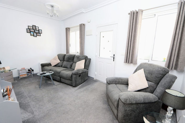 Image No.6-2 Bed House for sale