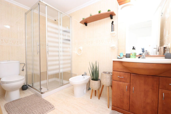 Image No.21-3 Bed House for sale
