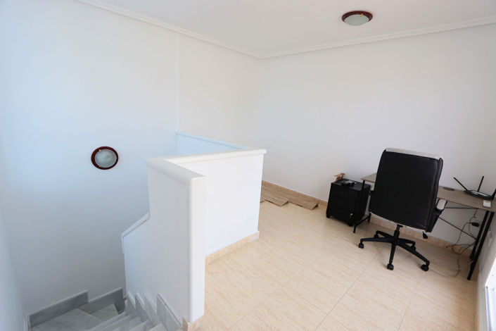 Image No.29-3 Bed House for sale