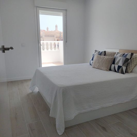 Image No.17-2 Bed Townhouse for sale