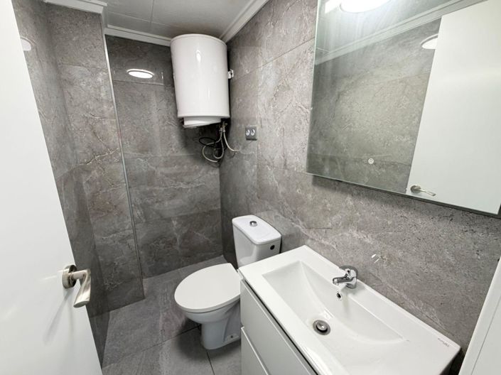 Image No.18-2 Bed Townhouse for sale