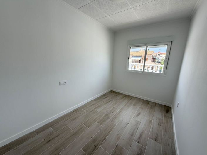 Image No.22-2 Bed Townhouse for sale