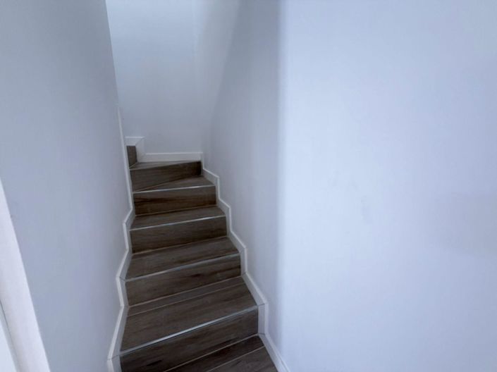 Image No.27-2 Bed Townhouse for sale