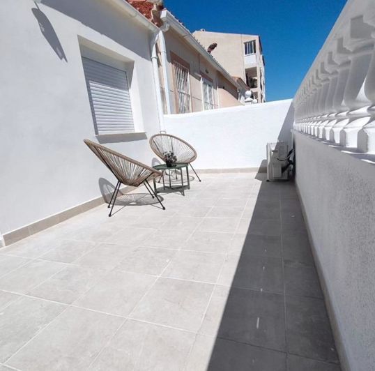 Image No.9-2 Bed Townhouse for sale