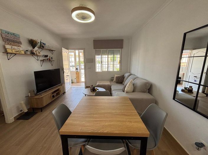 Image No.2-Appartement de 2 chambres à vendre à Torrevieja