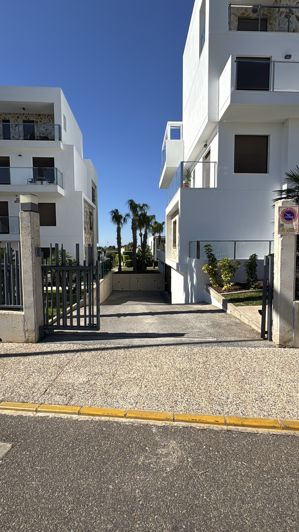 Image No.24-3 Bed House for sale