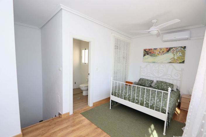 Image No.17-3 Bed House for sale