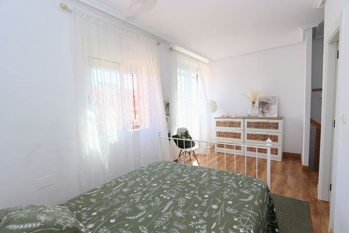 Image No.18-3 Bed House for sale