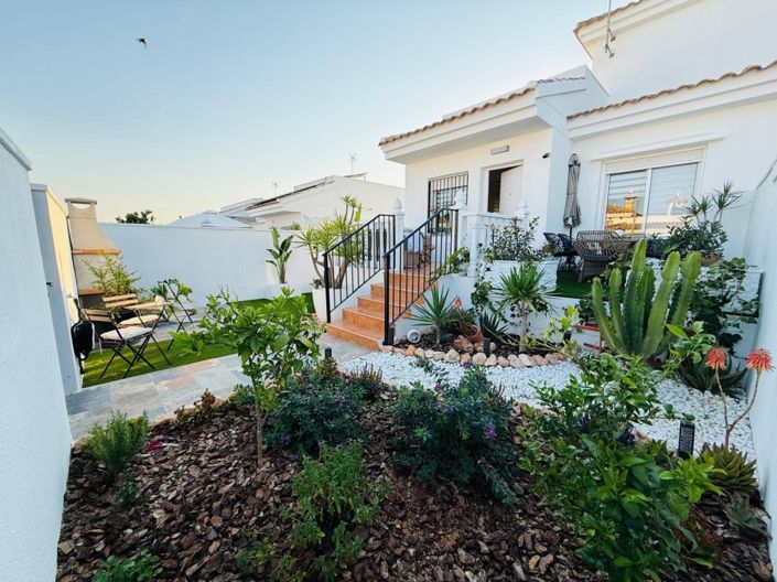 Image No.2-3 Bed Villa for sale