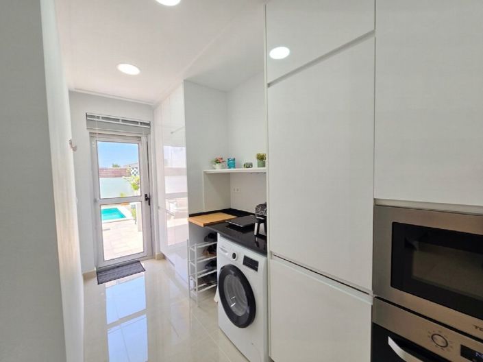 Image No.10-3 Bed Property for sale