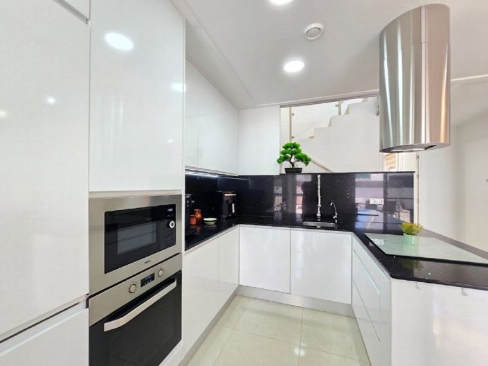 Image No.11-3 Bed Property for sale