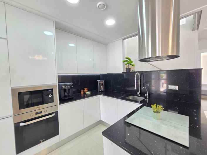 Image No.12-3 Bed Property for sale