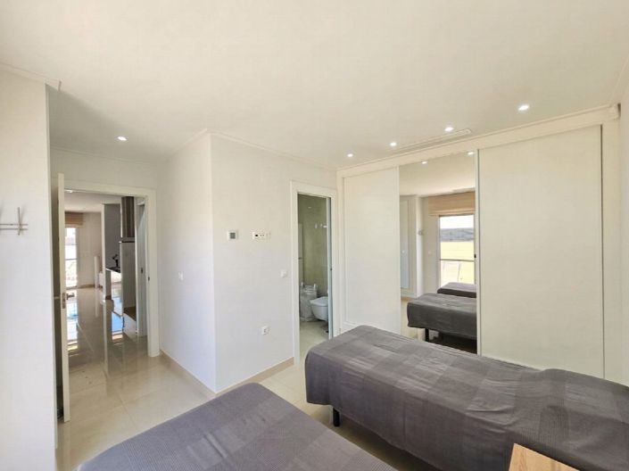 Image No.20-3 Bed Property for sale