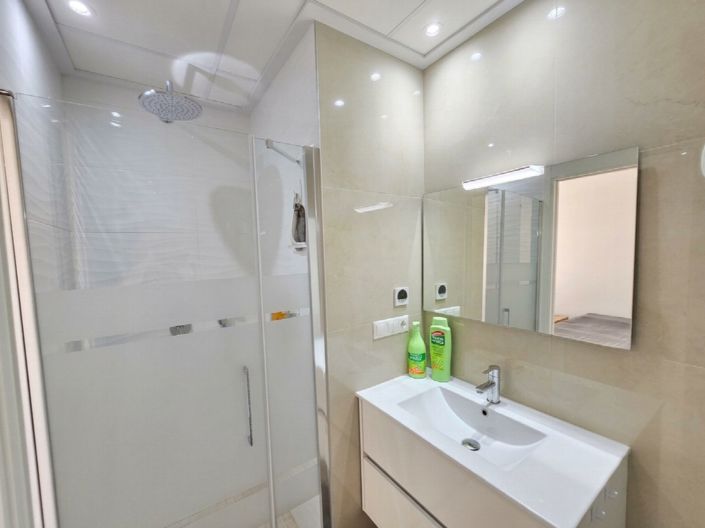 Image No.21-3 Bed Property for sale
