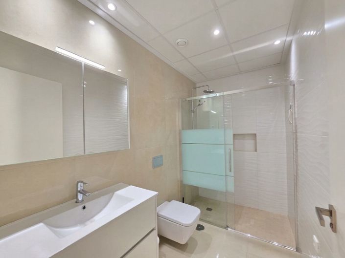 Image No.26-3 Bed Property for sale
