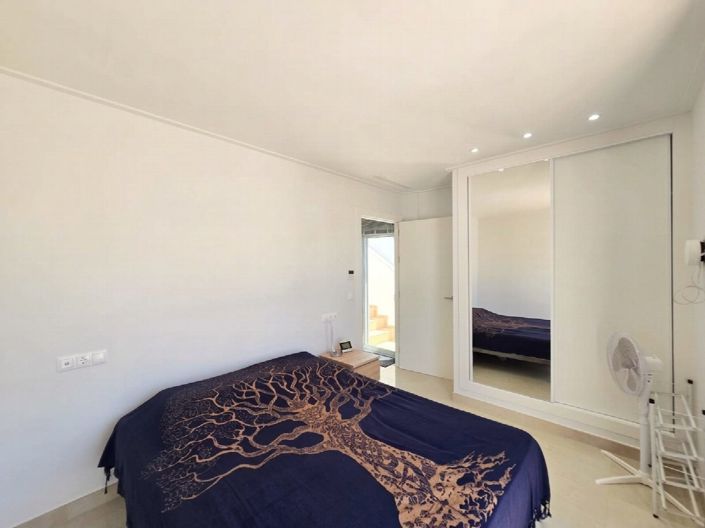 Image No.27-3 Bed Property for sale