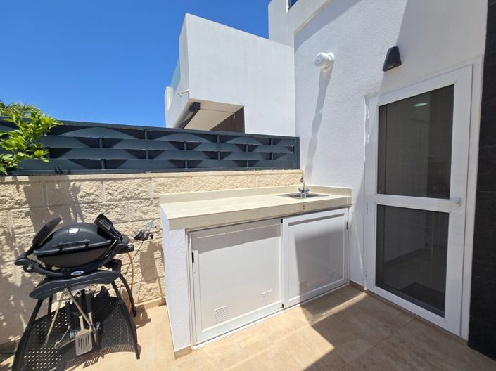 Image No.9-3 Bed Property for sale