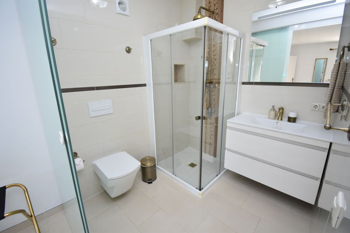 Image No.14-4 Bed House for sale