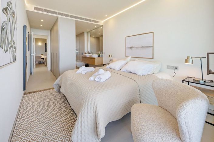 Image No.14-2 Bed Property for sale