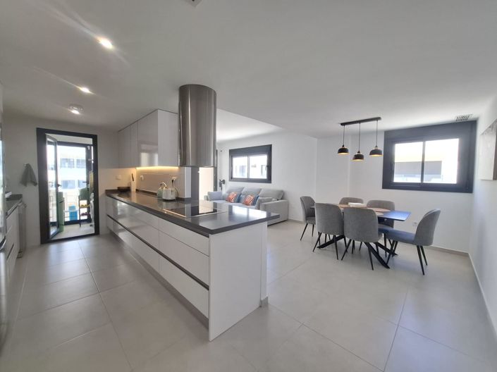 Image No.10-3 Bed House for sale