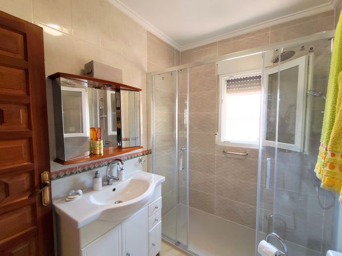 Image No.22-3 Bed House for sale