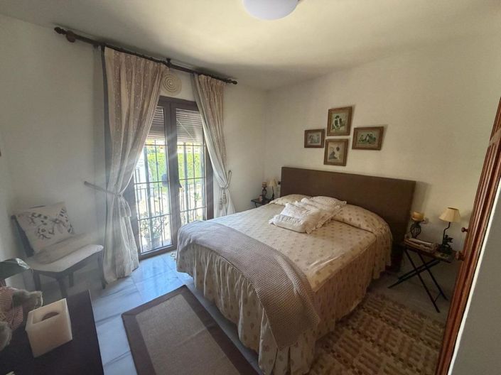 Image No.11-3 Bed Townhouse for sale