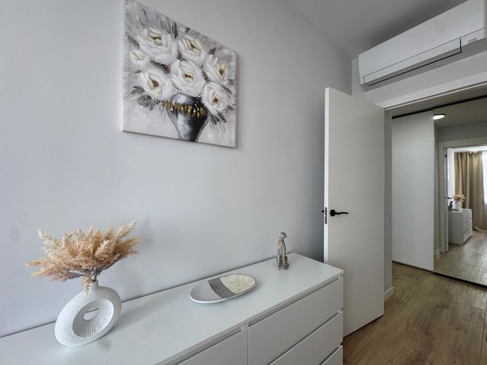 Image No.11-3 Bed House for sale