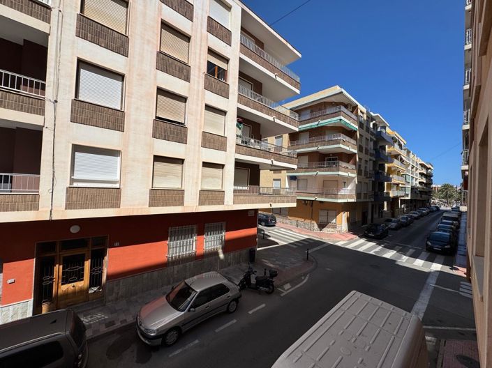 Image No.17-3 Bed House for sale