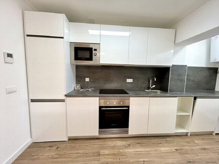 Image No.10-2 Bed Property for sale