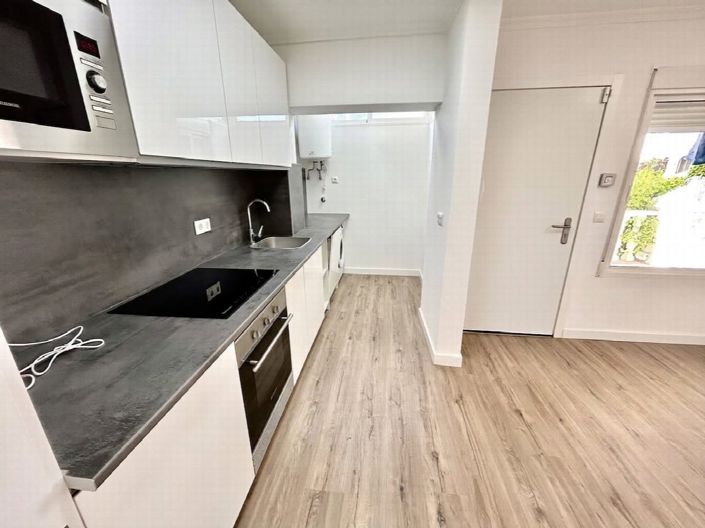 Image No.12-2 Bed Property for sale