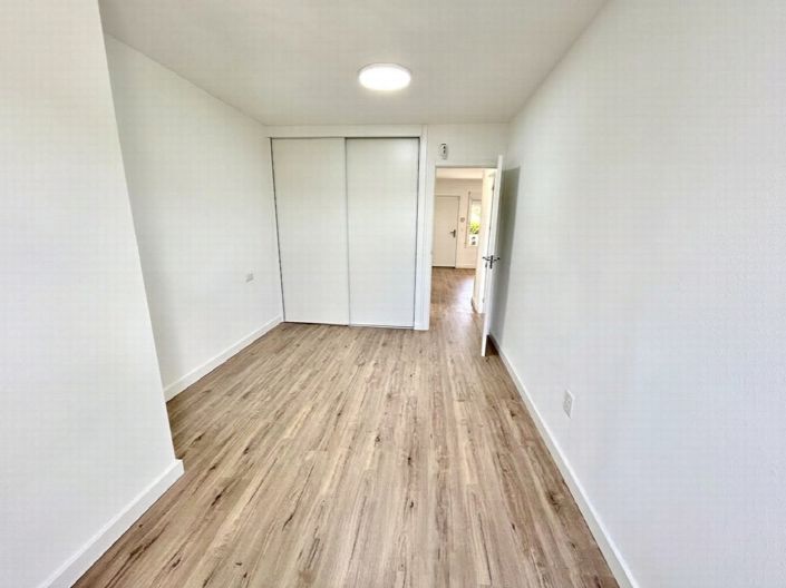 Image No.21-2 Bed Property for sale