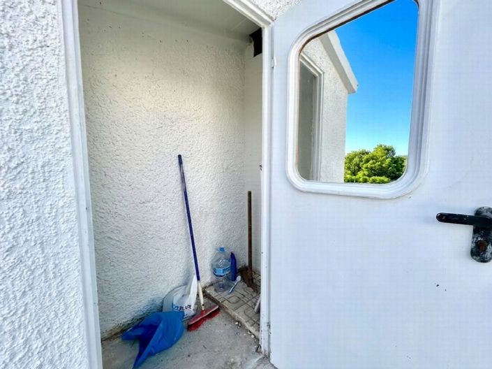 Image No.25-2 Bed Property for sale