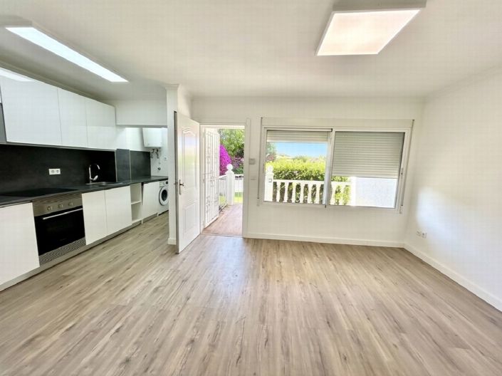 Image No.8-2 Bed Property for sale