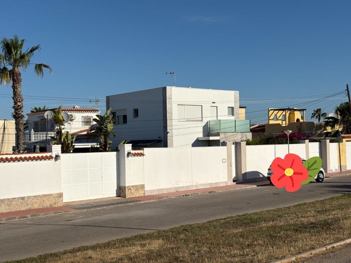 Image No.2-Villa de 2 chambres à vendre à Torrevieja