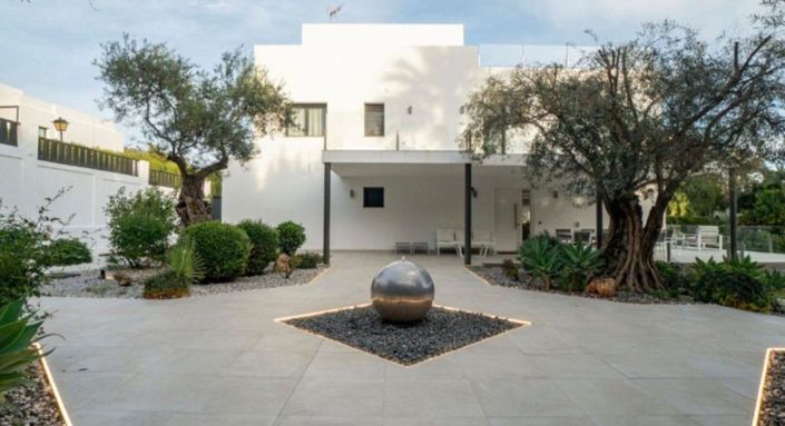 Image No.2-5 Bed Villa for sale