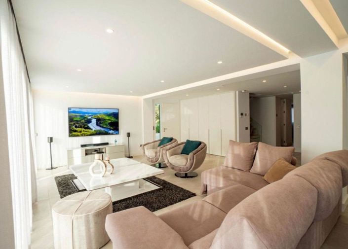 Image No.3-5 Bed Villa for sale