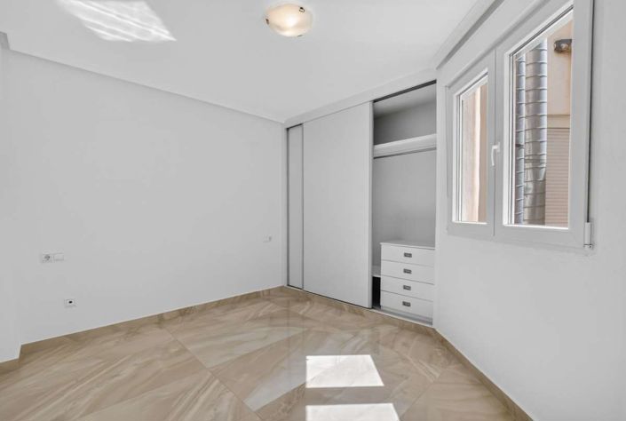 Image No.3-2 Bed House for sale