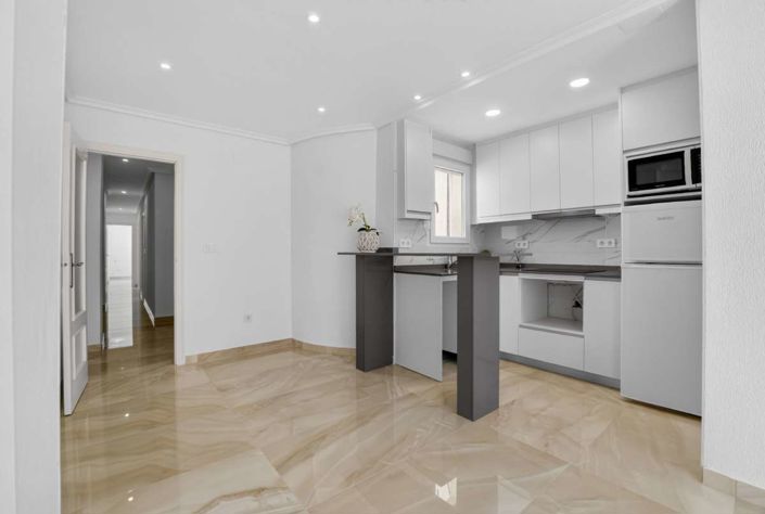 Image No.8-2 Bed House for sale