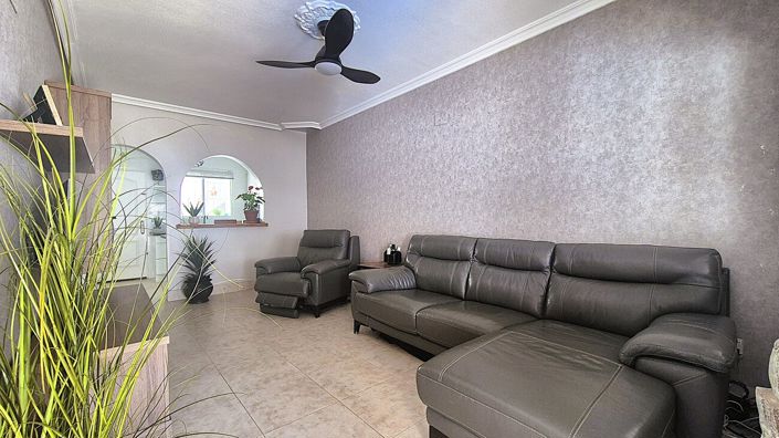 Image No.12-2 Bed House for sale