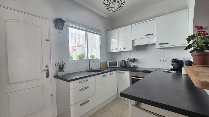 Image No.14-2 Bed House for sale