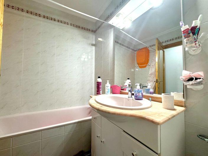Image No.25-2 Bed Property for sale
