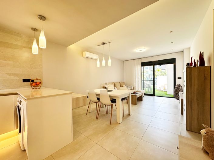 Image No.12-2 Bed House for sale