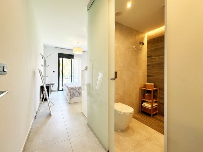 Image No.17-2 Bed House for sale