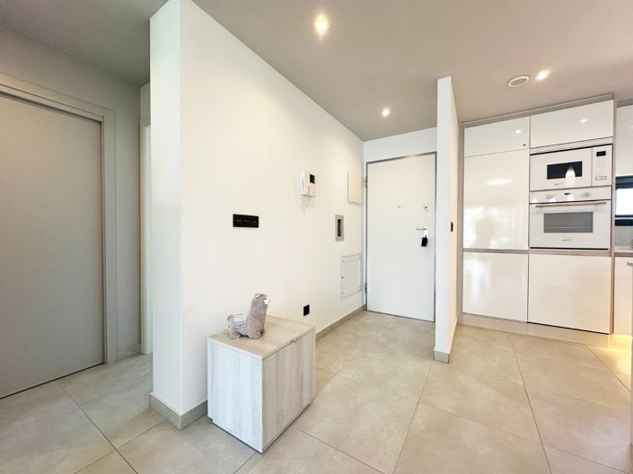 Image No.5-2 Bed House for sale
