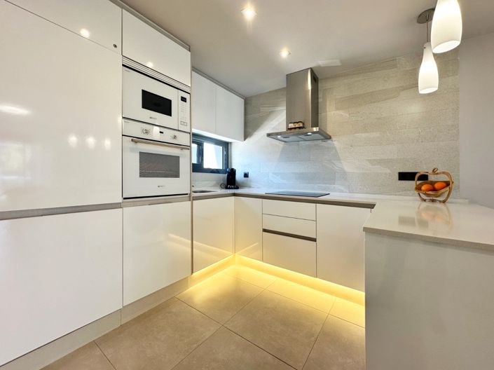 Image No.7-2 Bed House for sale