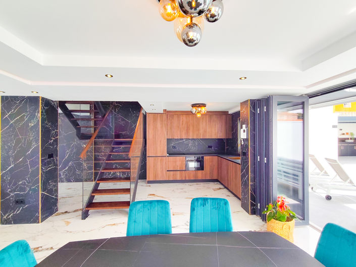 Image No.8-5 Bed Townhouse for sale