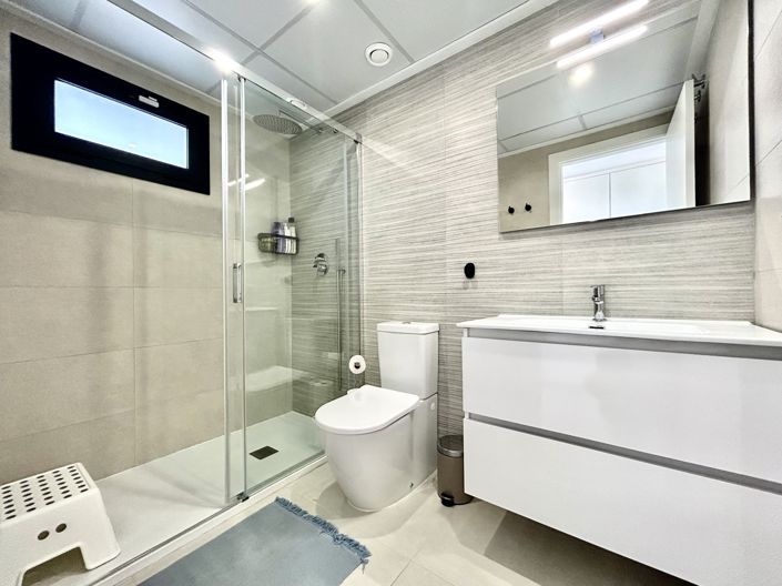 Image No.24-3 Bed Property for sale
