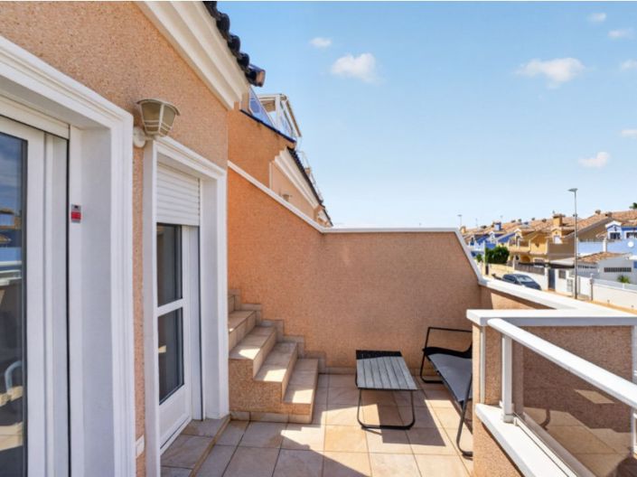 Image No.27-3 Bed Townhouse for sale