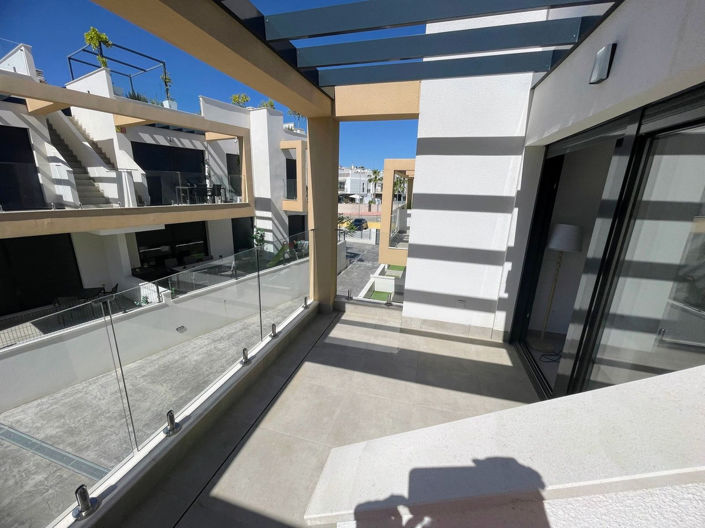 Image No.20-2 Bed Apartment for sale