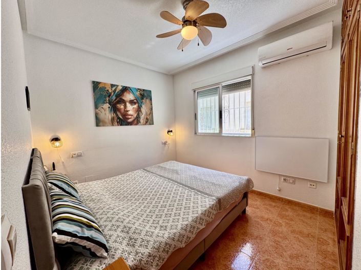 Image No.25-2 Bed Townhouse for sale